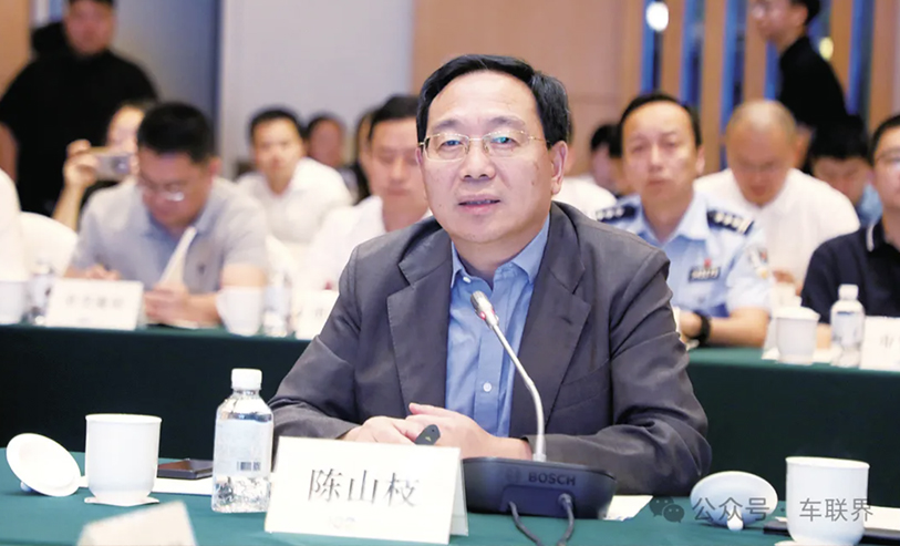让“聪明的车”驶上“智慧的路”