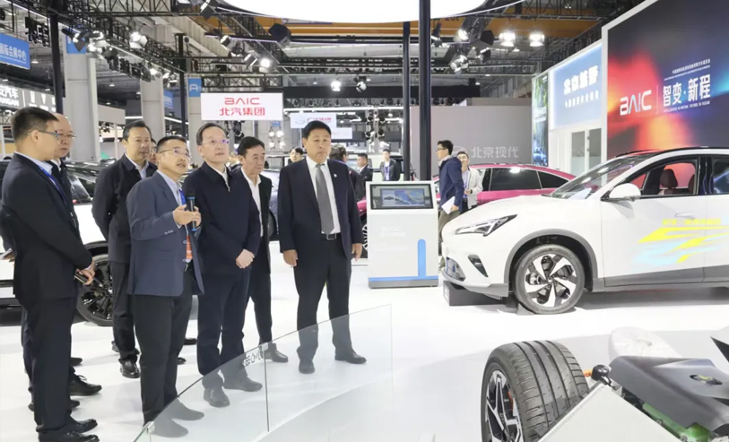 李乐成在2025世界智能网联汽车大会巡展并调研