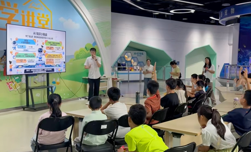 科普润童心  科技筑少年 | 中信科智联持续深耕青少年公益科普，双线联动点亮科创梦想